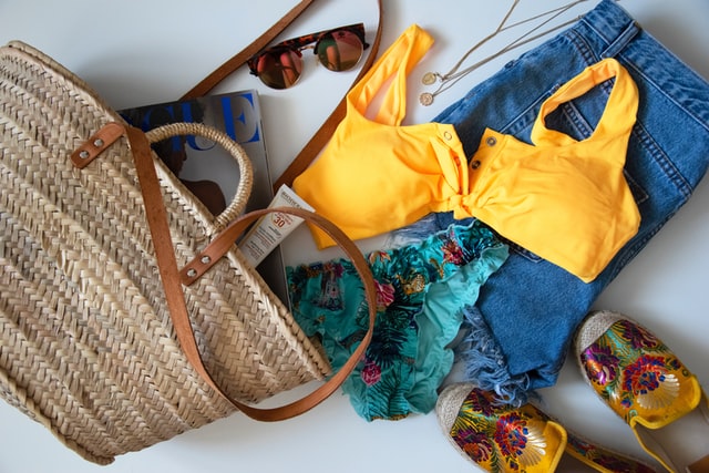 Wat te dragen naar het strand: 7 strandoutfit ideeën die verder gaan dan zwemkleding